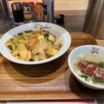 れんげ食堂 Toshu - 料理写真:中華丼とスープ