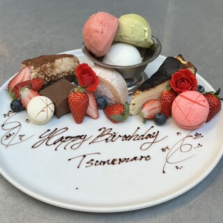 アニバーサリープレートはホームページよりご予約承ります。