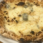 PIZZA MAFIA TOKYO - クアトロフォルマッジ