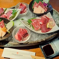 馬桜 下通り店 - 6種馬刺し盛り 6600円