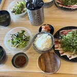 焼肉酒場 肉笑 - 