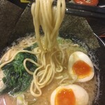 横浜家系ラーメン 松浦家 - 味玉ラーメン1030円麺リフト(2025.5.2)
