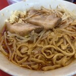 ラーメン二郎 - 今日の豚はいつもより薄目のが２枚でした