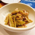 丸徳笑店 - イタドリと豚の炒め物