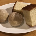 Ristorante Tremolo - パン２種類：４４０円／一名（デフォルト、無しにもできます）、写真は二名分