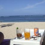 Raja's Balinese Restaurant Nusa Dua Beach Hotel & Spa - ビーチでカクテル