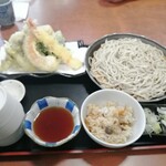 まほら庵 - えび天付き蕎麦1300円→画像ボケました(^_^;)