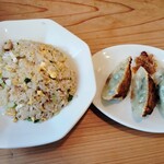 咲うラーメン屋さん 麺屋義流～第二章～ - 半チャーハン＆餃子セット