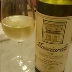 TRATTORIA AL SODO  - 華やかでクリアなマシャレッリ トレッビアーノ ダブルッツォ2012