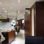 ドトールコーヒーショップ - 1Fのカウンターで飲み物を注文した後は、広々とした地下フロアへと移動し