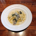 クッカーニャ・トレ - 料理写真:牡蠣とあおさのクリームパスタ