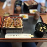 うなきち - 料理写真:うな重(並) 3,300円 (肝吸い、お漬物付き)