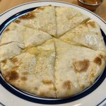 やっぱりインディア - チーズクルチャ(ハーフサイズ) 340円