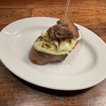 ドノスティア - 倭鴨コンフィと春キャベツのピンチョス フォアグラオイルとバルサミコ