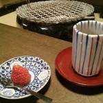 高志の宿 高島屋 - お茶と朝とれた岩室産のイチゴ