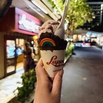 Lappert's Hawaii - レインボーのワッフルにしたよ