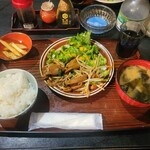 玄 - とんちゃんホルモン炒め(税込900円)