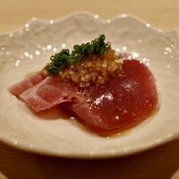 神楽坂すし旭飛 - 初鰹 新玉葱のソース