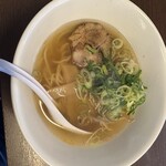 お好み焼き・呑み処 煖 - 牛骨しょうゆラーメン¥850