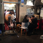 もつ焼 まるい - 帰りがけ。今日も商売繁盛！