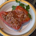 カールヴァーン ブルワリー＆レストラン  - マハシ　パプリカの肉詰めと、ナスの肉詰め