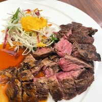 キャトルラパン 北梅田 - ステーキ1枚半。300g。1500円