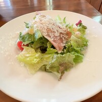 リストランテ エスト - すりたて生ハムと新鮮な野菜サラダ