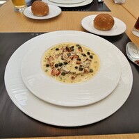 リストランテ ジェンティレッツァ - 真鯛のマリにエール
                      十七穀米の自家製ソイミルクパン