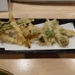 蕎麦の実 - 春の山菜天ぷら盛り