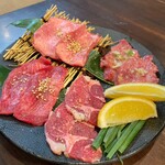 炭火焼肉 にく式 すすきの店 - 