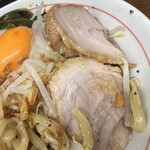 ラーメン二郎 - ムッチムチな豚はいわゆる神豚かと