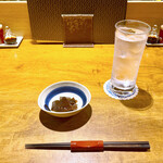そば季寄 武蔵屋 - 「蕎麦焼酎ハイボール」とお通しの「昆布の佃煮」