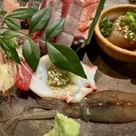 居酒屋 ちょーちょ - さわら、カツオ、本鮪、タコ、ホタルイカ、胡麻カンパチ、金目鯛