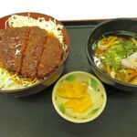 亀山パーキングエリア（下り線）スナックコーナー - 亀山味噌カツ丼ミニうどんセット(1060円)