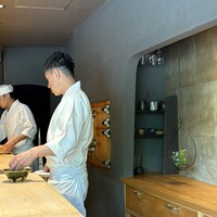 鮨 三心 - 今日は横の席、横顔も素敵な大将