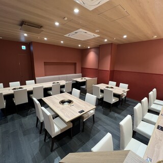 写真手前　３卓（6名）