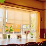 エム・ドゥエル - 窓際の席