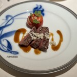 アピシウス - 和牛ランプ肉のグリエ シンプルなジュのソースとレフォール