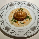 アピシウス - 桜鱒のクーリビャック風 ヴァンジョーヌとオゼイユ