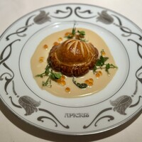 アピシウス - 桜鱒のクーリビャック風 ヴァンジョーヌとオゼイユ