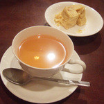 ガネーシュ - ホットシナモンティー(500円)とソーンパプリ(300円)