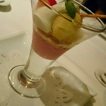 葉山庵Tokyo - デザート　クーペプシェ　桃と木イチゴのコンビネーション