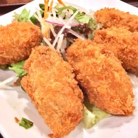 過門香歩高里 六本木店 - 牡蠣フライセット(餃子付き) 980円 の牡蠣フライ
