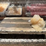 築地青空三代目  銀座三越 - ガリと（向こう側には）大根の薄切りがたくさん　　　　　追加もしてくれます　これは嬉しいです