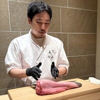 横浜 うしみつ - タンを目の前でカット