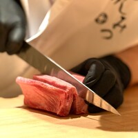 横浜 うしみつ - つなぎタンを丁寧にカット