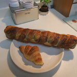 パンプキン - ミニクロワッサン（30円）とチョコレートスティック(?)(160円)