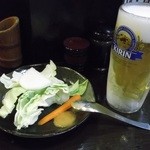 目黒 とり薪 - お通しの生野菜（220円）と生ビール