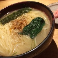 焼鳥 市松 - 鶏料理の名店の〆のチキンラーメンは基本半玉ですが、1.5玉お願いして大正解、スパイシーなスープに鶏ミンチが入ってめっちゃ旨し！