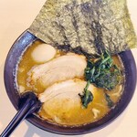 麺屋新月 - 河内家煮干しそば(煮たまご+チャーシュー1枚トッピング)